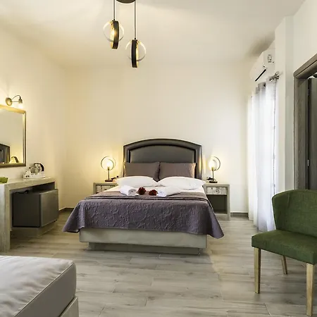 Kalamia Dolphins Perissa (Santorini)