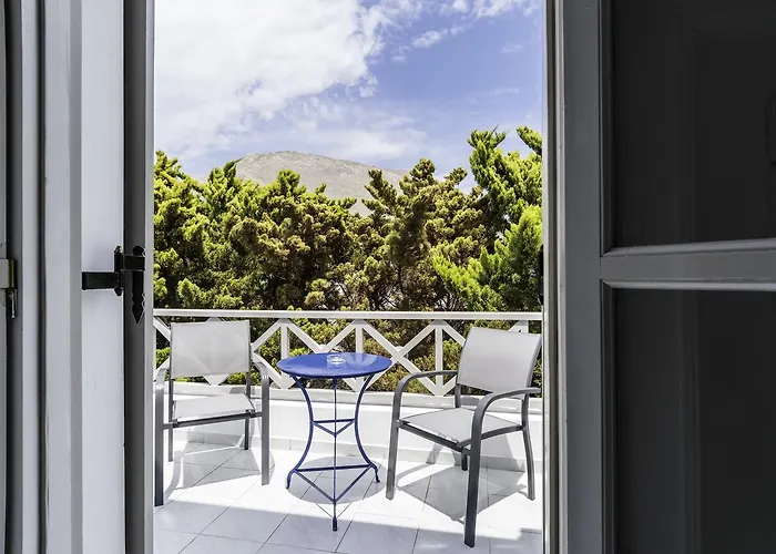 Kalamia Dolphins Perissa (Santorini)